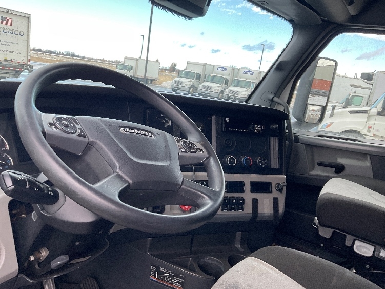 Used 2021 Freightliner Cascadia - photo 12