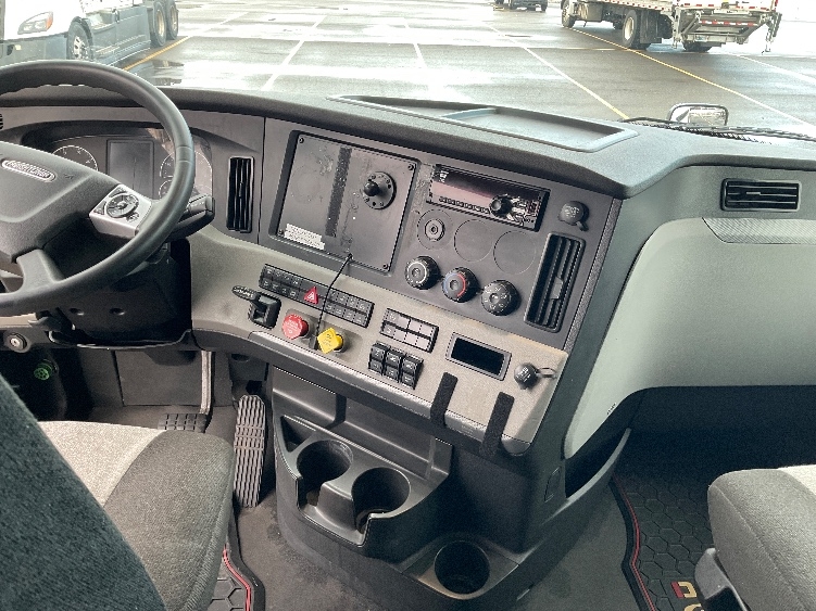 Used 2021 Freightliner Cascadia - photo 14