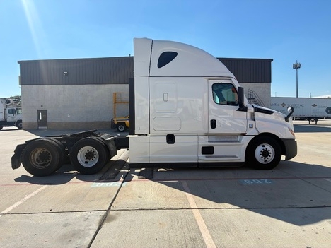 Used 2021 Freightliner Cascadia - photo 6