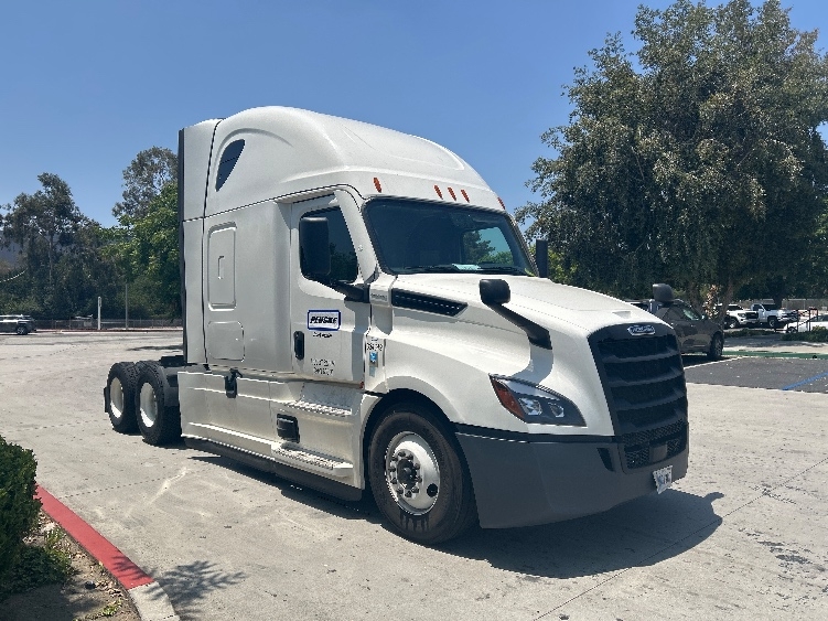 Used 2021 Freightliner Cascadia - photo 1