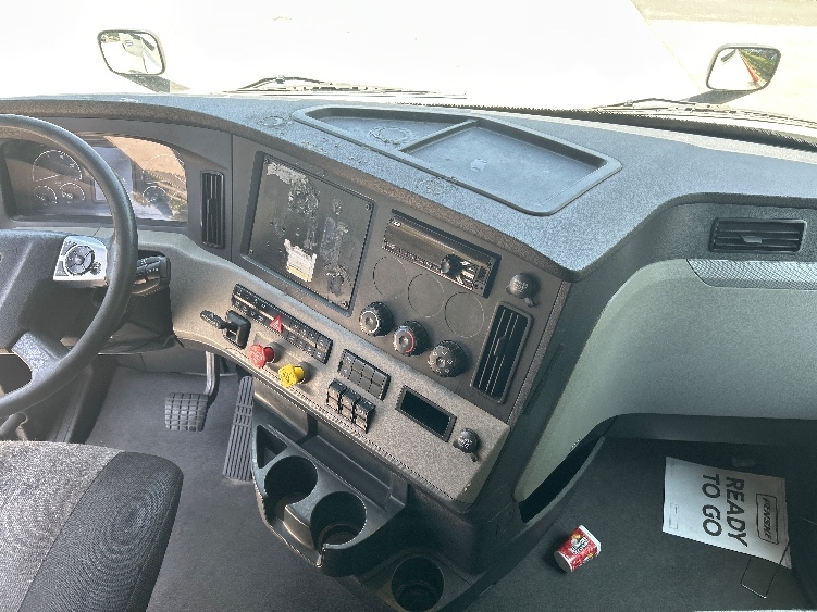 Used 2021 Freightliner Cascadia - photo 14