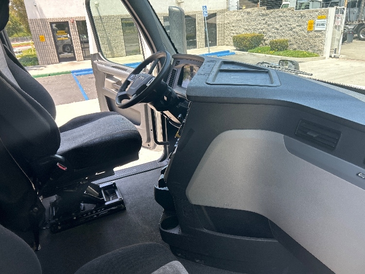 Used 2021 Freightliner Cascadia - photo 17