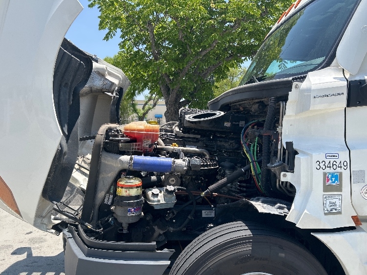 Used 2021 Freightliner Cascadia - photo 23