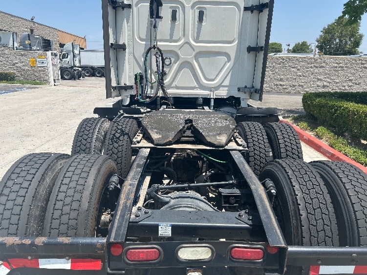 Used 2021 Freightliner Cascadia - photo 8