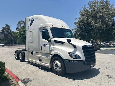 Used 2021 Freightliner Cascadia Detroit DD15AT Semi Truck with Sleeper Cab for sale #334649 - photo 1
