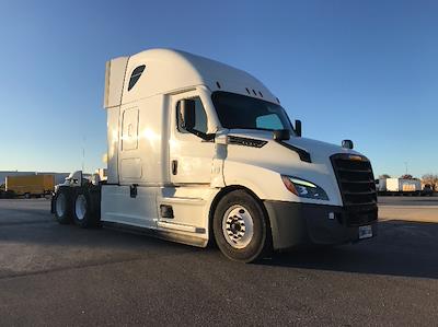 Used 2021 Freightliner Cascadia Detroit DD15AT Semi Truck with Sleeper Cab for sale #334650 - photo 1