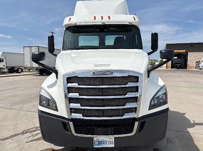 Used 2020 Freightliner Cascadia - photo 2