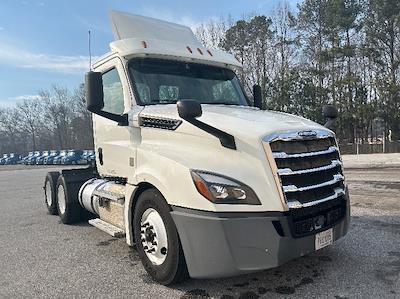 Used 2020 Freightliner Cascadia - photo 1