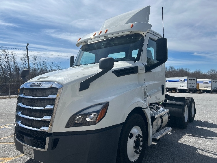 Used 2020 Freightliner Cascadia - photo 5