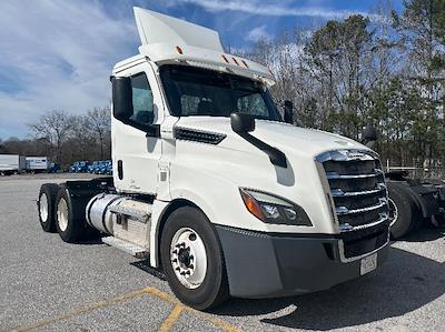Used 2020 Freightliner Cascadia - photo 1