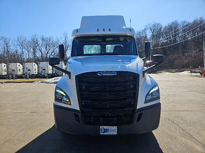 Used 2020 Freightliner Cascadia - photo 1