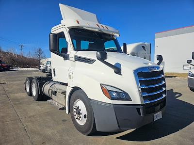 Used 2020 Freightliner Cascadia - photo 1