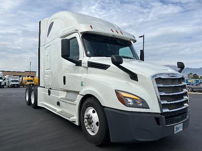 Used 2020 Freightliner Cascadia Detroit DD15AT Semi Truck with Sleeper Cab for sale #337625 - photo 1