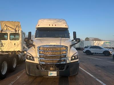 Used 2020 Freightliner Cascadia - photo 1