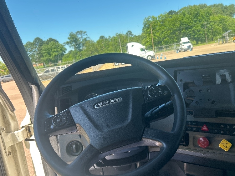 Used 2020 Freightliner Cascadia - photo 13
