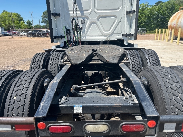 Used 2020 Freightliner Cascadia - photo 8