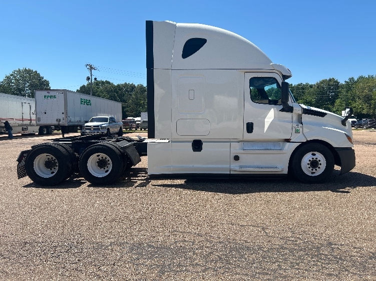 Used 2020 Freightliner Cascadia - photo 10