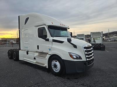 Used 2020 Freightliner Cascadia Detroit DD15AT Semi Truck with Sleeper Cab for sale #337748 - photo 1