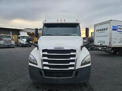 Used 2020 Freightliner Cascadia Detroit DD15AT Semi Truck with Sleeper Cab for sale #337748 - photo 2