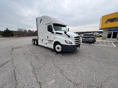 Used 2020 Freightliner Cascadia - photo 1