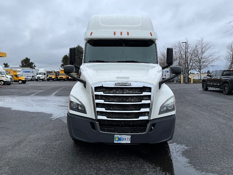 Used 2020 Freightliner Cascadia - photo 2