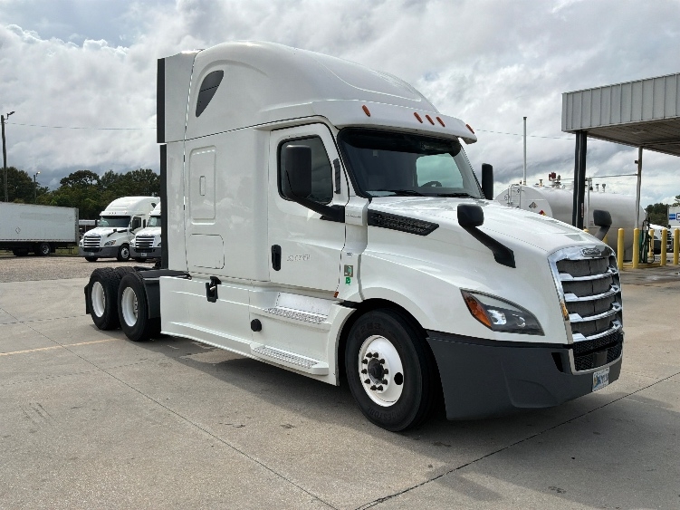 Used 2020 Freightliner Cascadia - photo 1