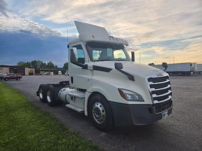 Used 2020 Freightliner Cascadia - photo 1