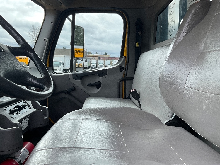 Used 2020 Freightliner M2 106 - photo 21
