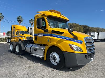 Used 2020 Freightliner Cascadia - photo 1