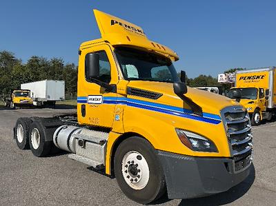 Used 2020 Freightliner Cascadia - photo 1