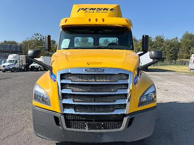 Used 2020 Freightliner Cascadia - photo 1
