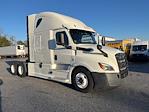 Used 2020 Freightliner Cascadia Cummins X15 Semi Truck with Sleeper Cab for sale #341000 - photo 1