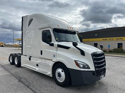 Used 2020 Freightliner Cascadia Cummins X15 Semi Truck with Sleeper Cab for sale #341029 - photo 1