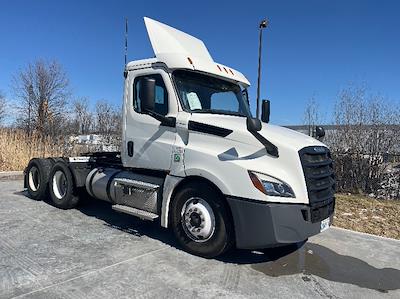 Used 2020 Freightliner Cascadia - photo 1