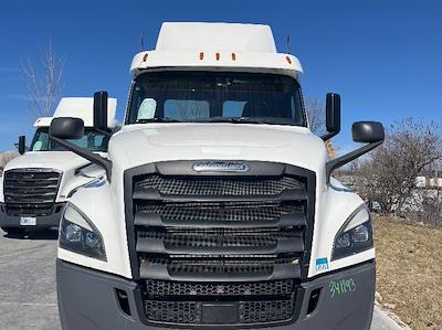 Used 2020 Freightliner Cascadia - photo 1