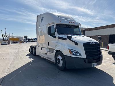 Used 2020 Freightliner Cascadia - photo 1