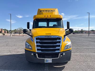 Used 2020 Freightliner Cascadia - photo 1