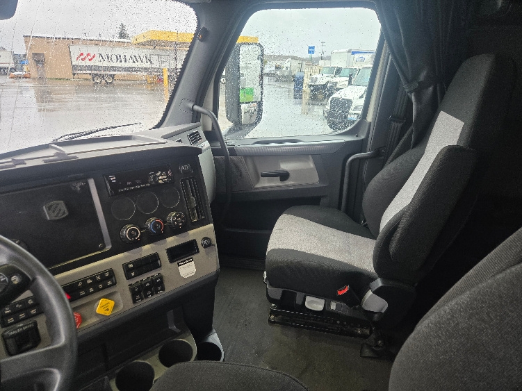 Used 2020 Freightliner Cascadia - photo 12