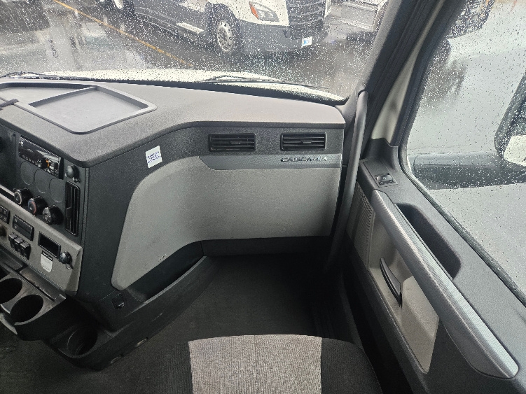 Used 2020 Freightliner Cascadia - photo 16