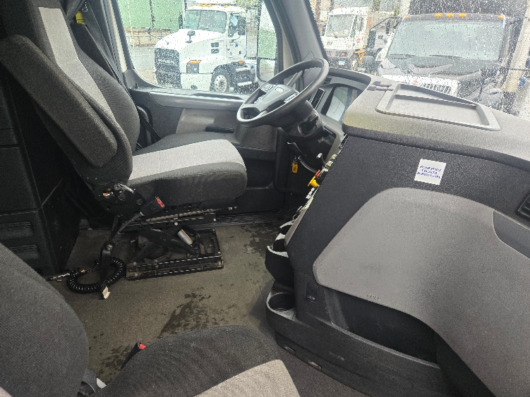 Used 2020 Freightliner Cascadia - photo 17