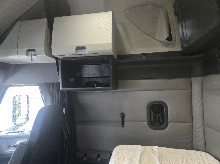 Used 2020 Freightliner Cascadia - photo 21