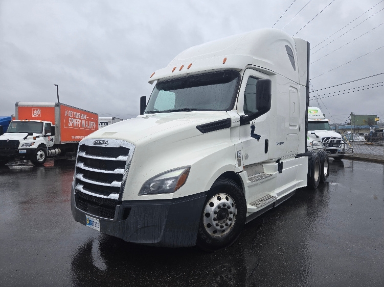 Used 2020 Freightliner Cascadia - photo 5