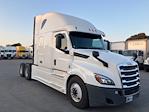 Used 2020 Freightliner Cascadia Detroit DD15AT Semi Truck with Sleeper Cab for sale #344461 - photo 1
