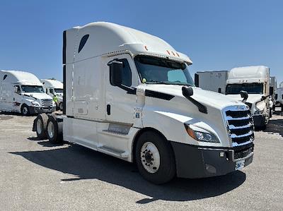 Used 2020 Freightliner Cascadia Detroit DD15AT Semi Truck with Sleeper Cab for sale #344488 - photo 1