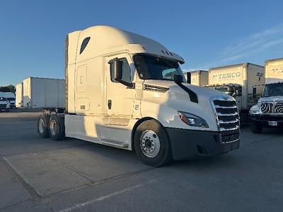 Used 2020 Freightliner Cascadia Detroit DD15AT Semi Truck with Sleeper Cab for sale #344527 - photo 1