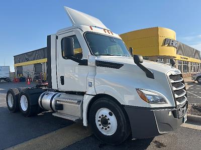 Used 2021 Freightliner Cascadia - photo 1