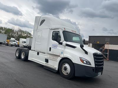 Used 2021 Freightliner Cascadia Detroit DD15AT Semi Truck with Sleeper Cab for sale #344891 - photo 1