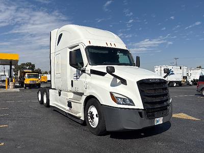 Used 2021 Freightliner Cascadia Detroit DD15AT Semi Truck with Sleeper Cab for sale #344893 - photo 1