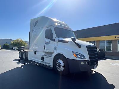 Used 2021 Freightliner Cascadia Detroit DD15AT Semi Truck with Sleeper Cab for sale #344894 - photo 1