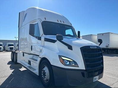 Used 2021 Freightliner Cascadia Detroit DD15AT Semi Truck with Sleeper Cab for sale #344895 - photo 1
